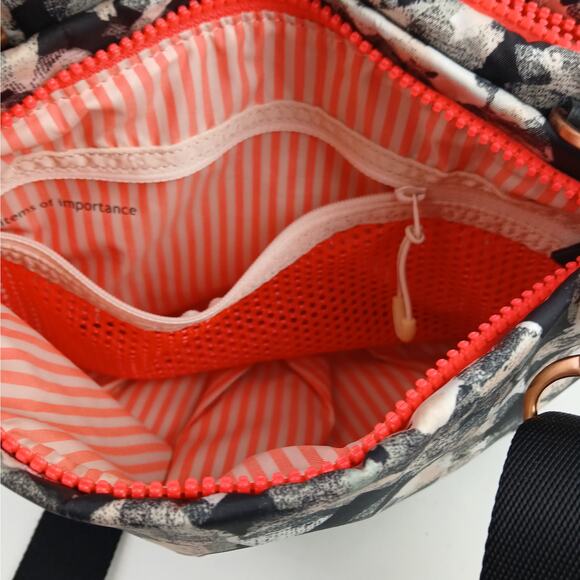Lululemon Hip To Be Free Polyester Bag In Mystic Jungle Crossbody Or Waist Bag - Picture 9 of 10